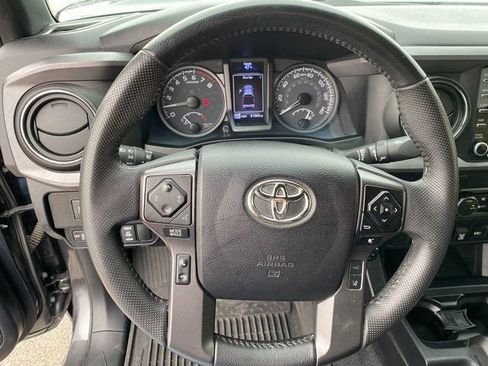 Used 2022 Toyota Tacoma TRD Sport image 29