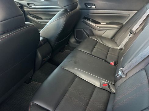 Used 2023 Nissan Altima 2.5 SR w/ SR Premium Package FWD image 11