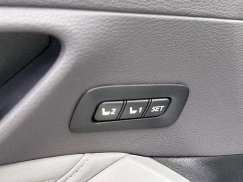 Used 2019 Toyota Avalon Limited w/ Advanced Safety Package FWD image 23
