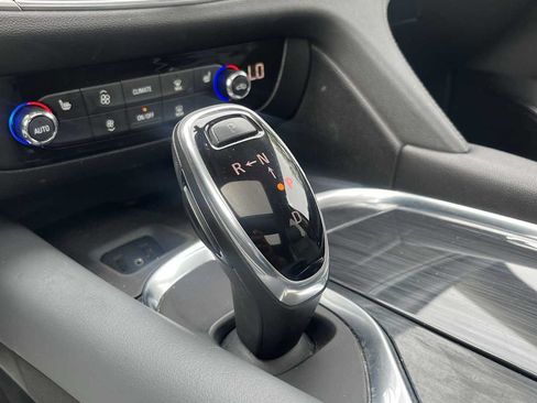 Used 2019 Buick Enclave Essence AWD/4WD image 50