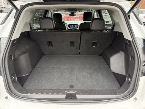 Used 2024 GMC Terrain SLT image 30