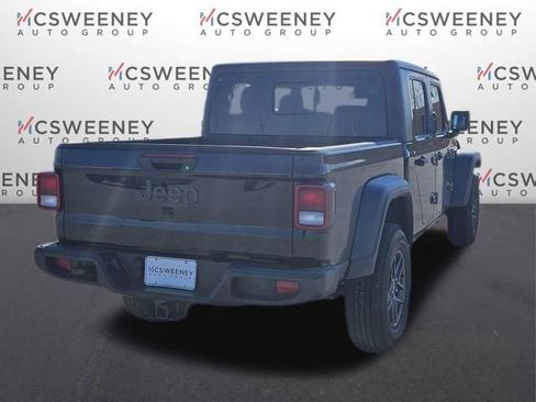 Used 2025 Jeep Gladiator Sport image 5