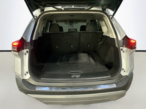 Used 2022 Nissan Rogue SV AWD/4WD image 24
