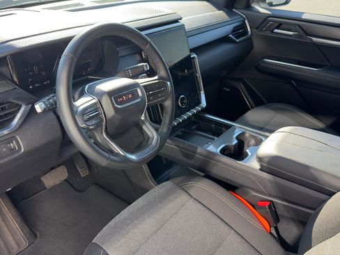 Used 2025 GMC Acadia Elevation image 17