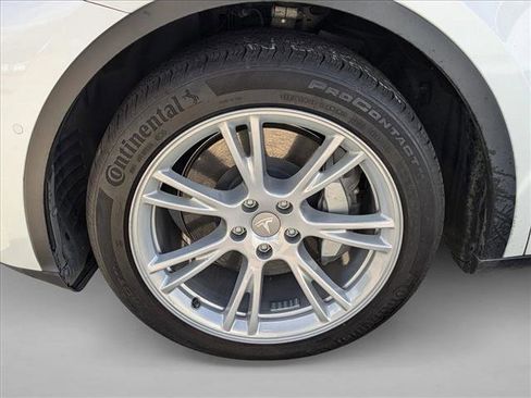 Used 2022 Tesla Model Y Long Range image 19