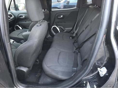 Used 2018 Jeep Renegade Latitude image 20