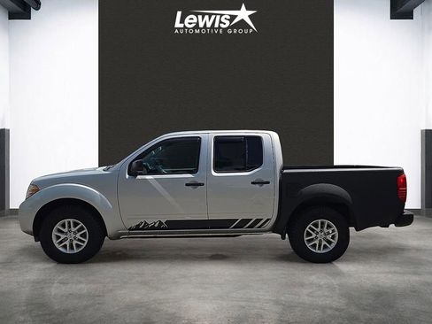 Used 2019 Nissan Frontier SV RWD image 2