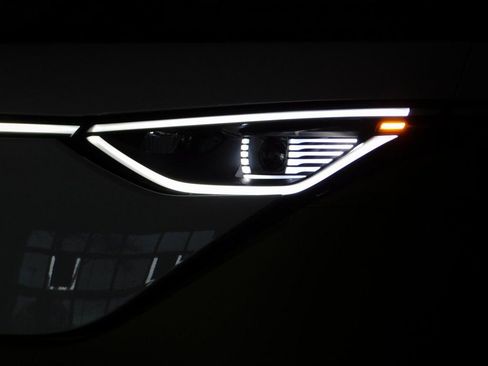 Used 2025 Volkswagen ID. Buzz 1st Edition image 18