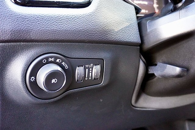 Used 2018 Jeep Compass Limited w/ Navigation Group AWD/4WD image 36