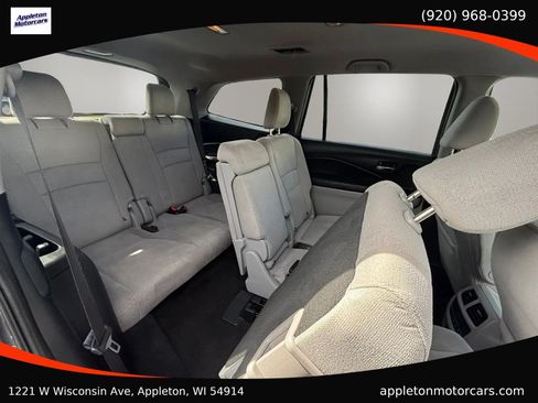 Used 2017 Honda Pilot EX image 32