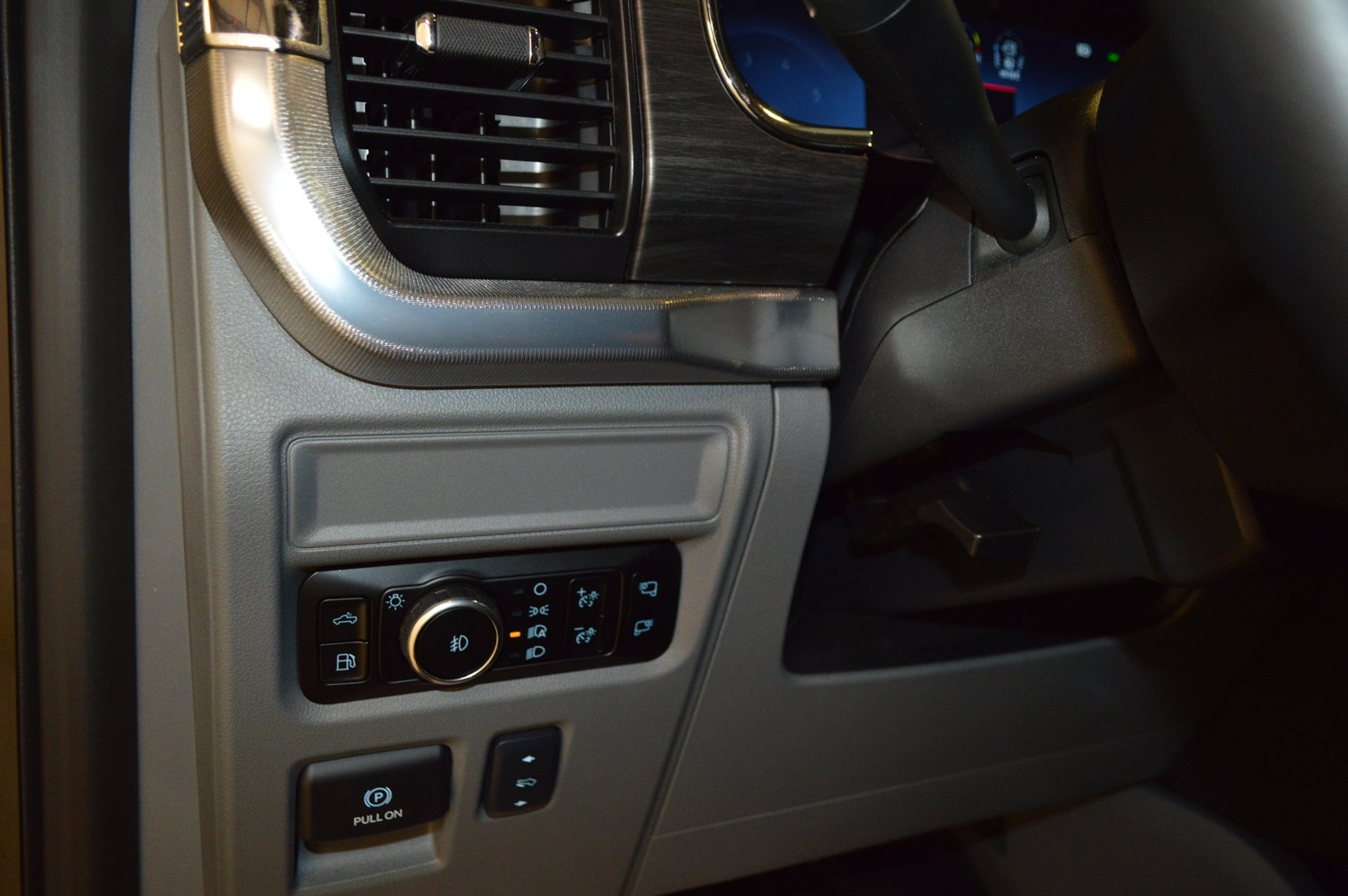 Used 2025 Ford F150 Lariat w/ Equipment Group 501A Mid AWD/4WD image 16