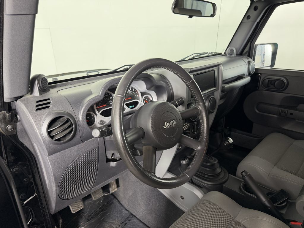 Used 2007 Jeep Wrangler Rubicon w/ Dual Top Group AWD/4WD image 16