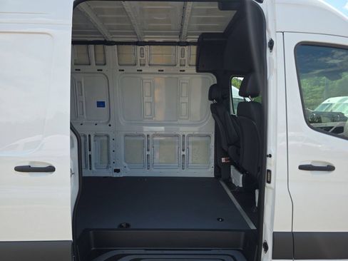 Used 2025 Mercedes-Benz Sprinter 2500 image 24