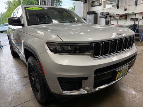 Used 2022 Jeep Grand Cherokee L Laredo w/ Luxury Tech Group I AWD/4WD image 3