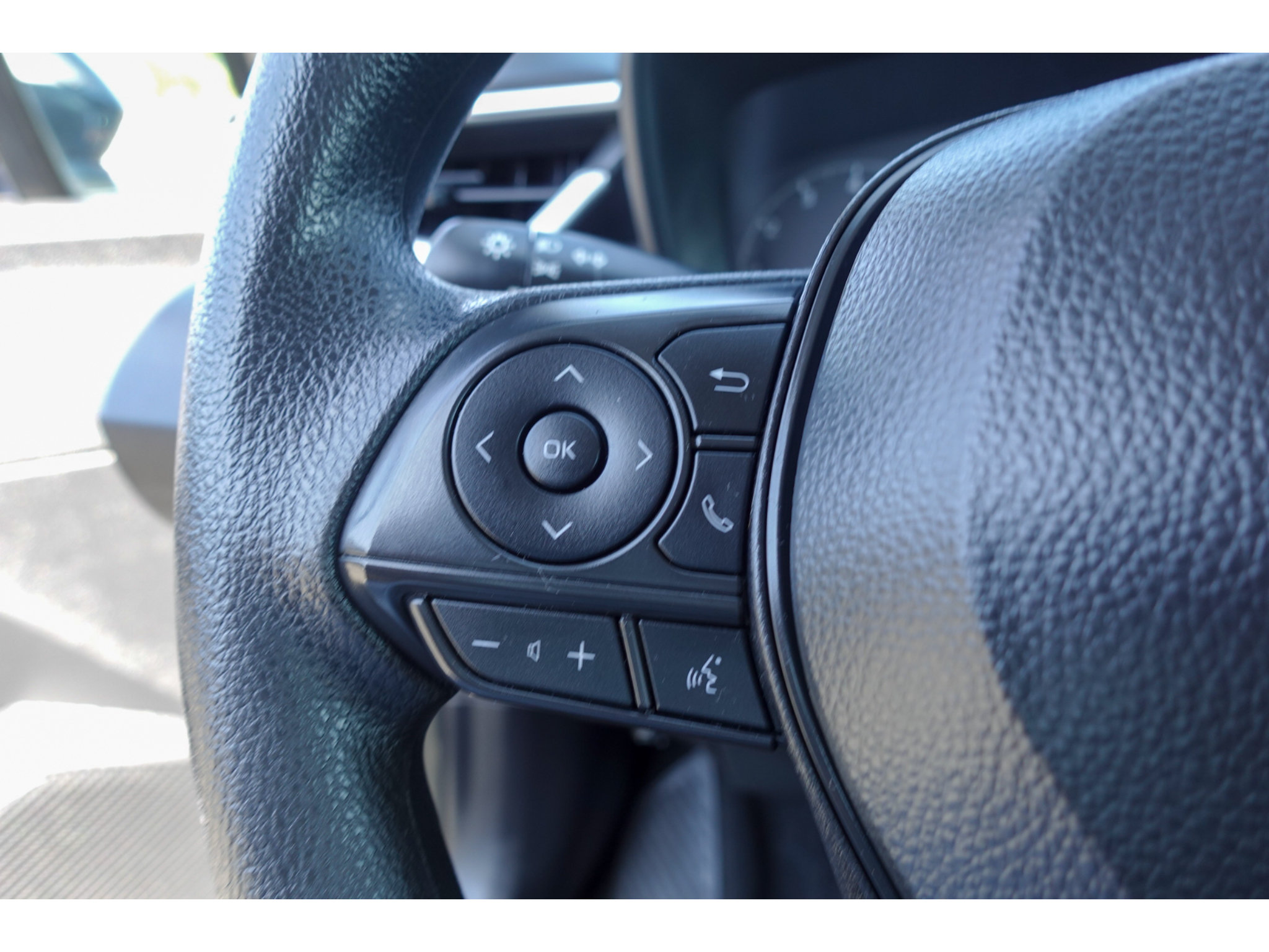 Certified 2025 Toyota Corolla LE FWD image 15