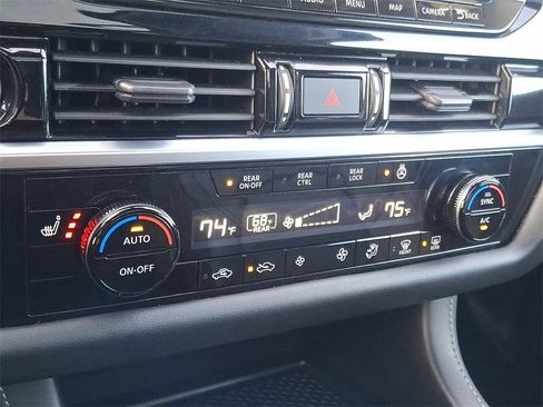 Used 2023 Nissan Pathfinder SL w/ SL Premium Package image 18