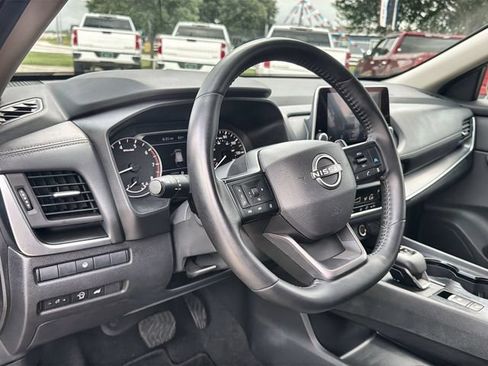 Used 2025 Nissan Rogue SV FWD image 10