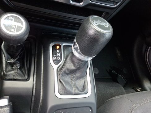 Used 2018 Jeep Wrangler Unlimited Sport S AWD/4WD image 27