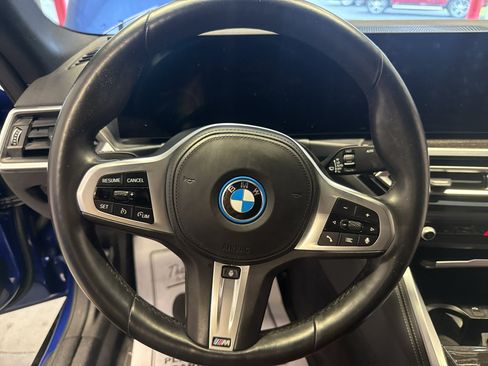 Used 2022 BMW i4 eDrive40 w/ M Sport Package RWD image 18
