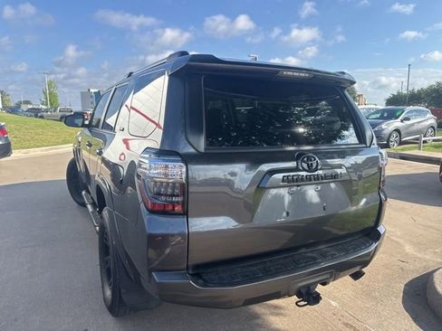 Used 2022 Toyota 4Runner SR5 Premium w/ Moonroof Package RWD image 4