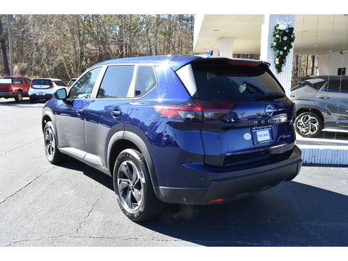 Used 2024 Nissan Rogue SV image 3