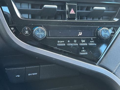 Used 2024 Toyota Camry SE image 21