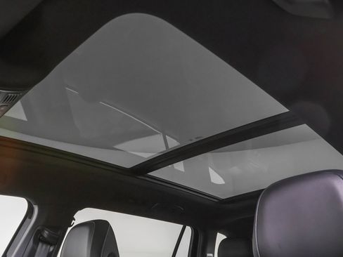 Used 2024 Volkswagen Tiguan SEL R-Line image 10