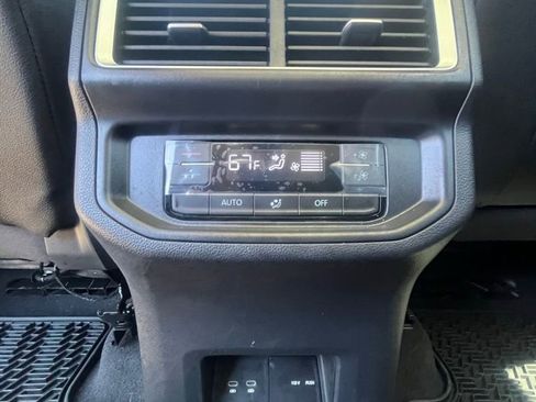 Certified 2025 Volkswagen Atlas SE image 9