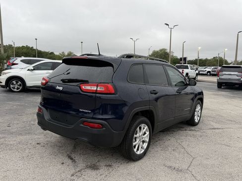 Used 2016 Jeep Cherokee Sport FWD image 5
