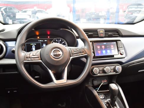 Used 2025 Nissan Versa SV image 8