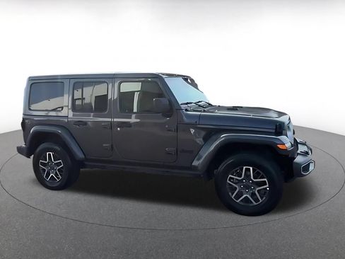 Used 2025 Jeep Wrangler Unlimited Sahara AWD/4WD image 16