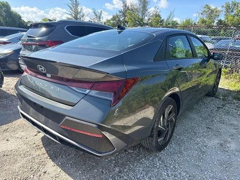 Used 2025 Hyundai Elantra Sport FWD image 7
