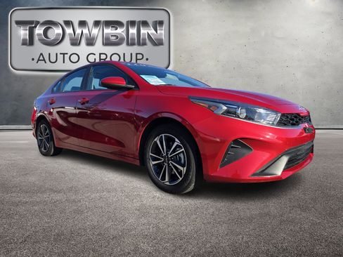 Certified 2024 Kia Forte LXS image 2