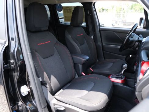 Used 2019 Jeep Renegade Trailhawk AWD/4WD image 16