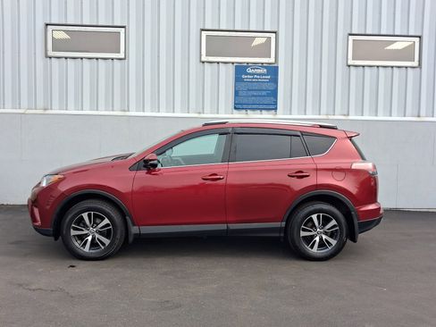 Used 2018 Toyota RAV4 XLE image 2