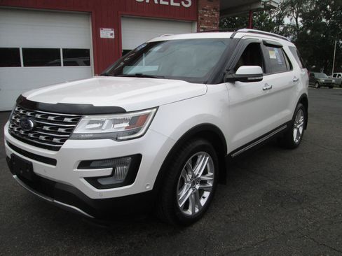 Used 2016 Ford Explorer Limited w/ Equipment Group 301A AWD/4WD image 11