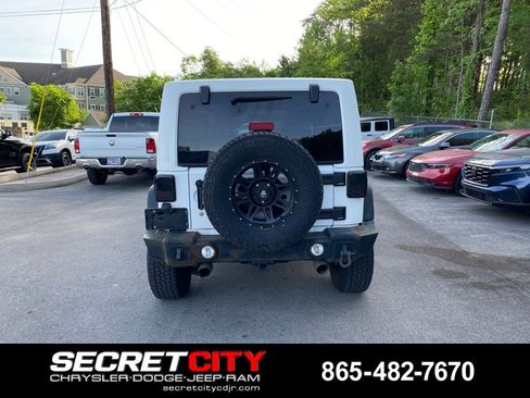 Used 2014 Jeep Wrangler Unlimited Rubicon w/ Connectivity Group AWD/4WD image 7
