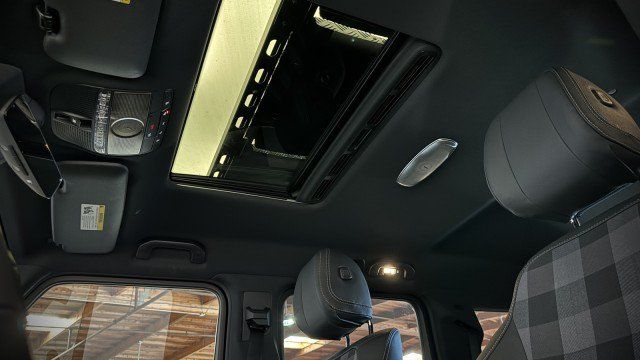 Used 2025 Mercedes-Benz G 550 image 19