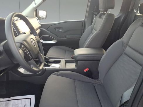 Used 2024 Nissan Frontier SV image 11