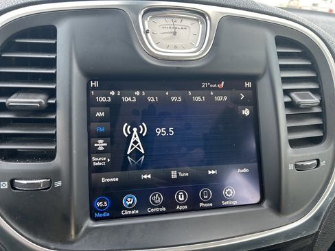 Used 2021 Chrysler 300 Touring L image 26