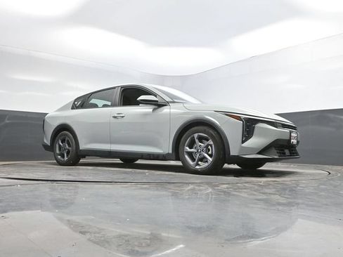Used 2025 Kia K4 FWD image 47