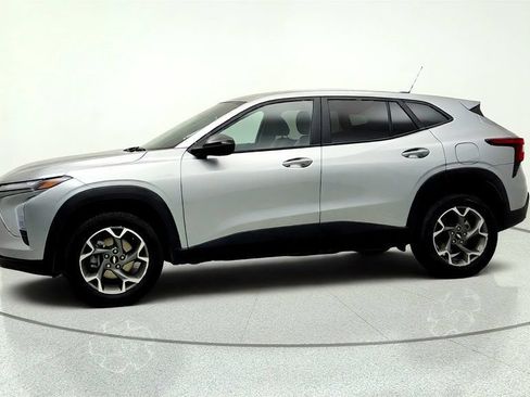 Used 2025 Chevrolet Trax RS FWD image 8
