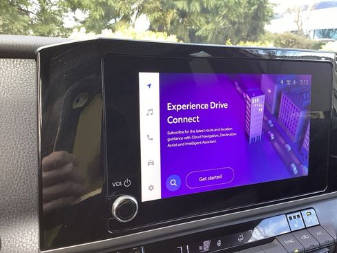 Used 2025 Toyota Camry LE w/ Convenience Package image 12