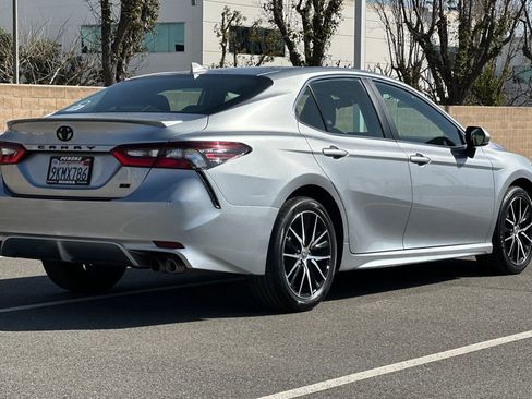 Used 2024 Toyota Camry SE image 4