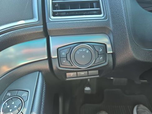 Used 2018 Ford Explorer XLT w/ Equipment Group 202A AWD/4WD image 29
