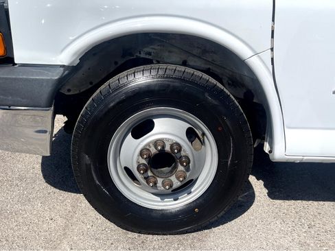 Used 2018 GMC Savana 4500 w/ Power Convenience Package image 18