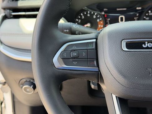 Used 2025 Jeep Compass Limited AWD/4WD image 11