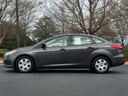 Used 2018 Ford Focus S image 2