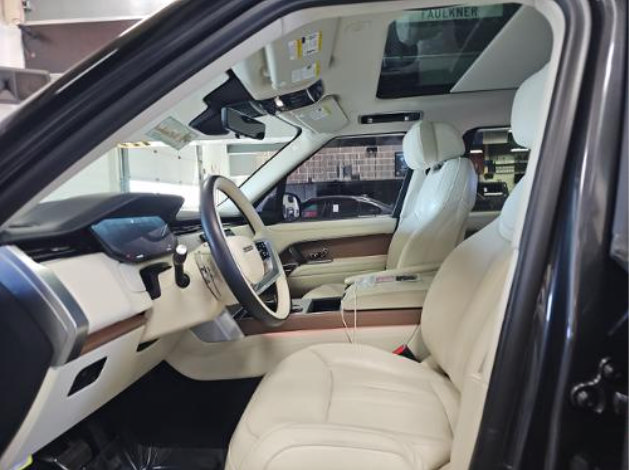 Used 2024 Land Rover Range Rover Autobiography AWD/4WD image 4