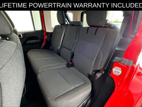 Used 2025 Jeep Wrangler Unlimited Sahara AWD/4WD image 32